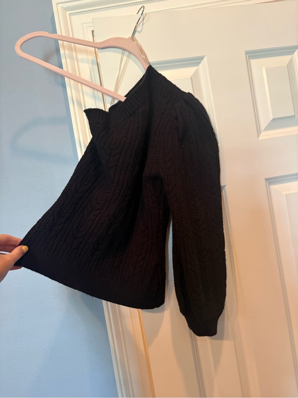 Black Cable-Knit Women's Sweater - Classic Crewneck